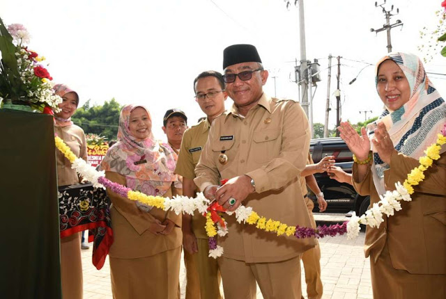 Abah Opar: Pengaruh Lingkungan Kerja dan Remunerasi Terhadap Kepuasan Kerja