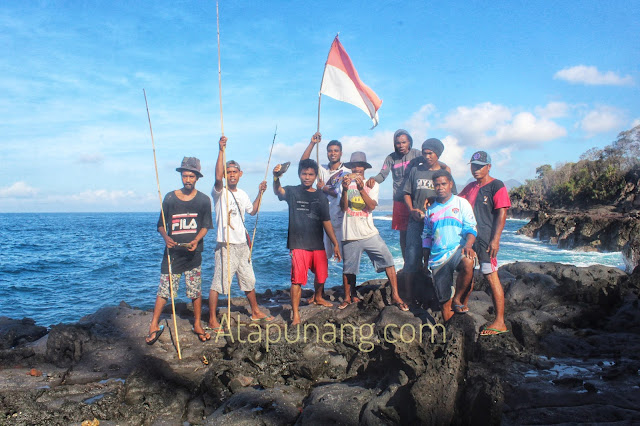 Peserta Lomba Mancing dengan Cara Tradisional