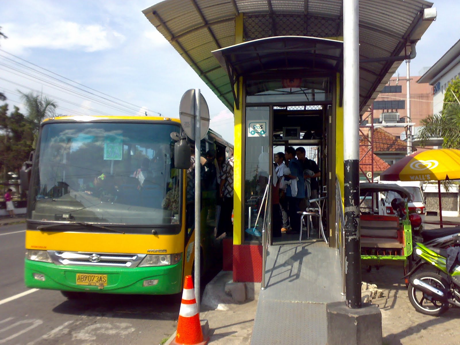 Jogja's Life (1) Bus Transjogja - KEBUN CERITA