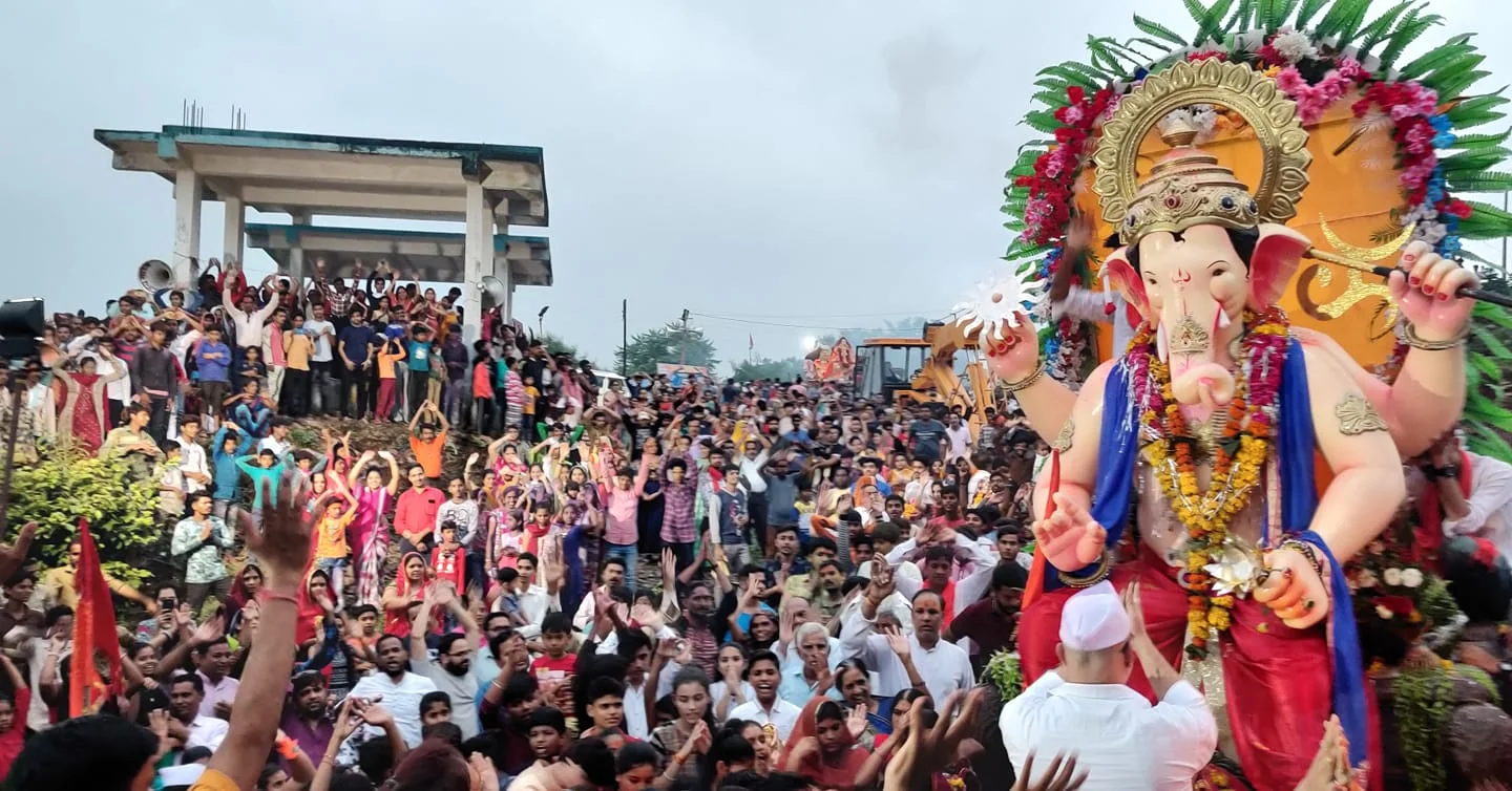 Jhabua News- Jhabua Ka Raja Ganeshotsav-झाबुआ के राजा की आरती बाद निकला महा-विसर्जन चल समारोह
