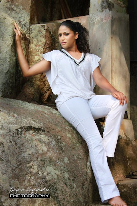 sri lankan upcoming model oushi perera photo gallery