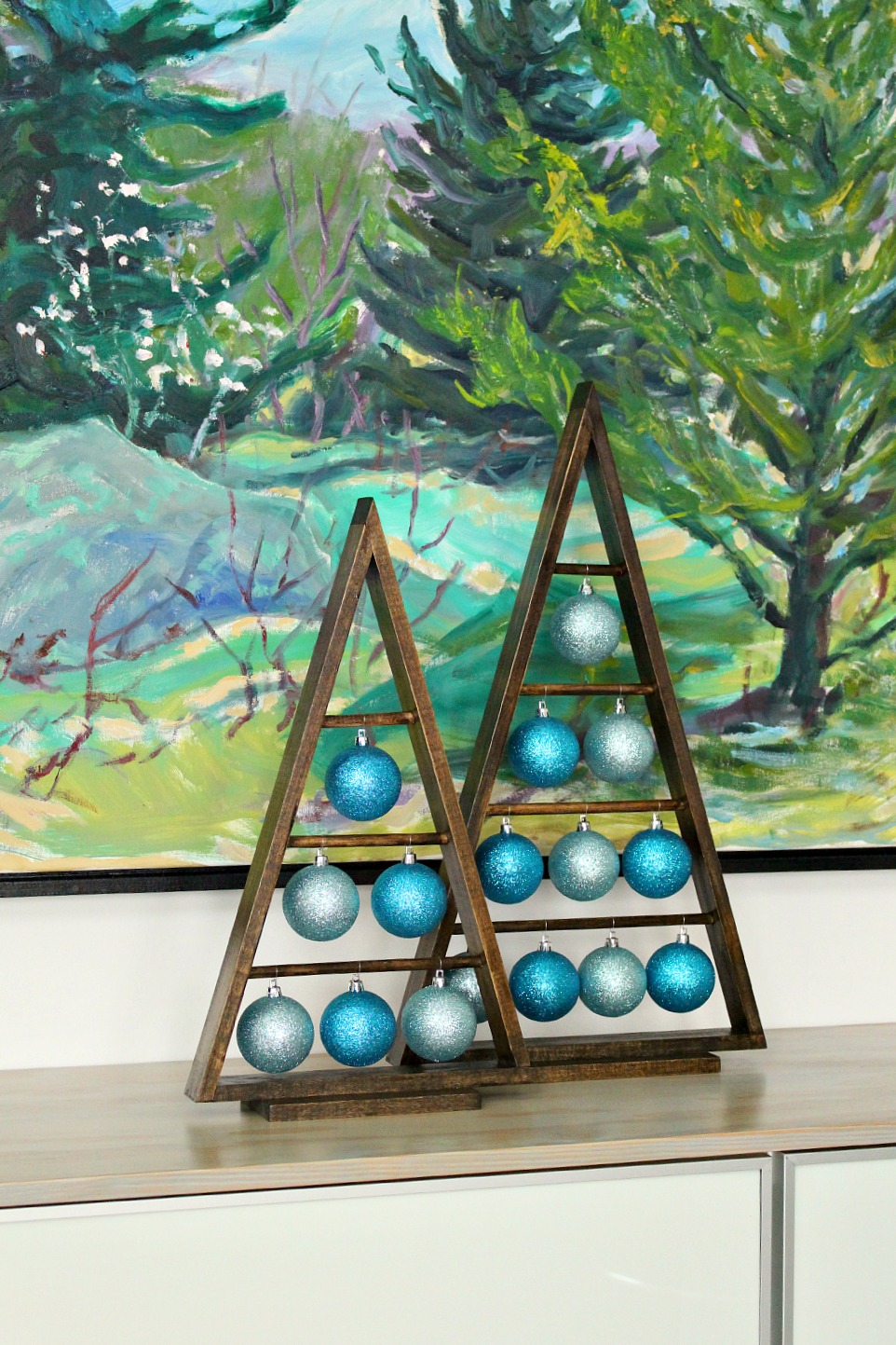 DIY Wood A-Frame Triangle Ornament Stand | Dans le Lakehouse