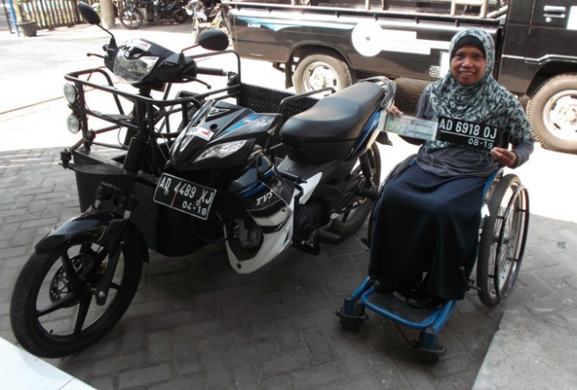 BENGKEL iMODIFIKASIi SEPEDA iMOTORi PENYANDANG DISABILITAS 