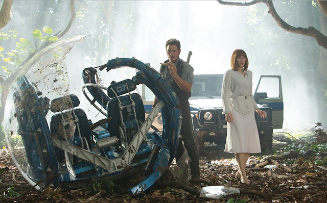 Film Review: Jurassic World (Colin Trevorrow, 2015) in IMAX 3D ★★★★
