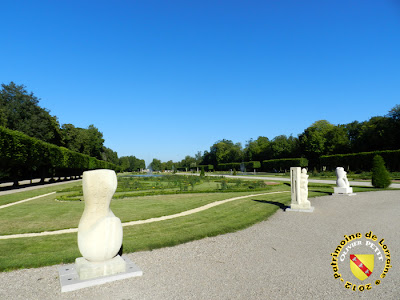 LUNEVILLE (54) - Exposition de sculptures au château