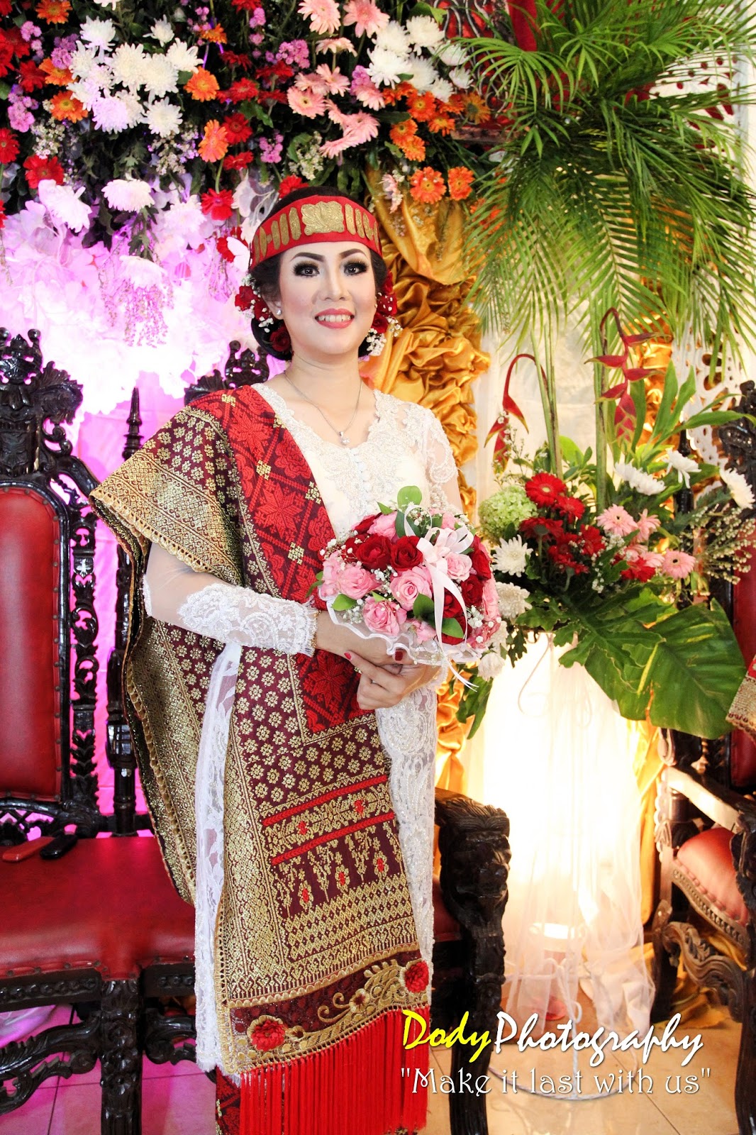 Model Kebaya Songket dan Jas 