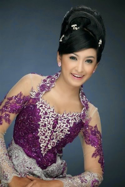 Trend Model Baju Kebaya Wisuda Modis dan Elegan Terbaru 2015