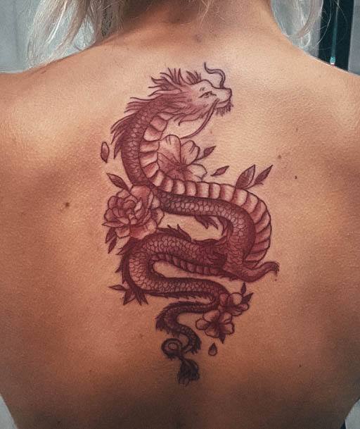 As 60 tatuagens de dragão mais bonitas para mulheres