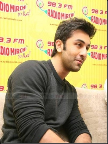 1Ranbir Kapoor And Katrina Kaif Promote Raajneeti on Radio Mirchi 