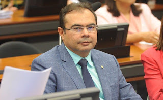 IDILVAN ALENCAR DEFENDE NO PLENÁRIO DA CÂMARA O PL QUE DEFINE ESTRATÉGIA NACIONAL PARA O RETORNO ÀS AULAS SEJA APRECIADO COM URGÊNCIA