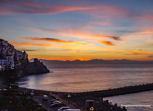 Amanhecer em Amalfi na Costa Amalfitana