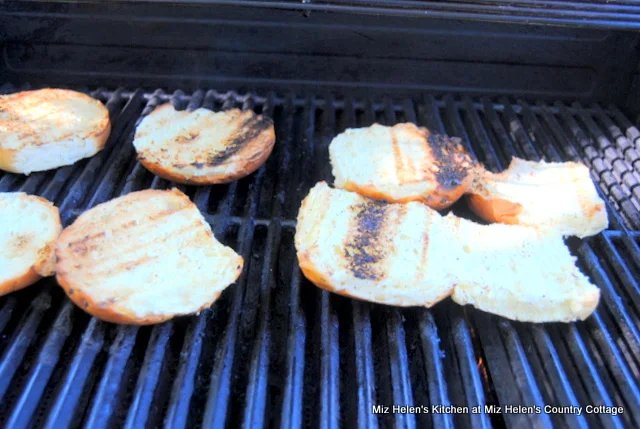 Grilled Teriyaki Chicken Sandwich at Miz Helen's Country Cottage