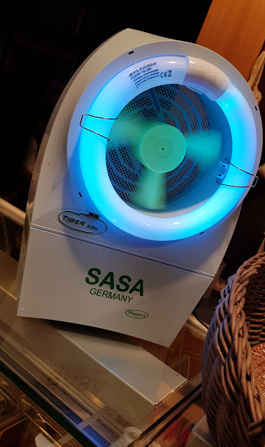 https://www.greentronic.de/Insektenvernichter/UV-Ventilator-/Saug-Technik/Trappens/Wespenfalle-Trappens-Tiger-32-W-UV-Insektenvernichter::90.html