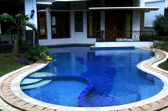 TIPS DESAIN MEMBUAT KOLAM RENANG RUMAH YANG NYAMAN 