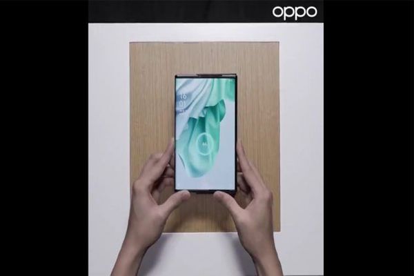 شركة Oppo تفاجئ الجميع بفيديو هاتف جديد بشاشة مميزة و بالشحن اللاسلكي عن بعد