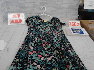 中古品　子供服　１６０ｃｍ　GAP　草花プリント　半袖ワンピース　２９８円