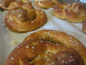 Lunchtime Soft Pretzels {The Unlikely Homeschool}