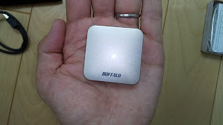 BUFFALO製”WMR-433W2”　手のひらサイズ