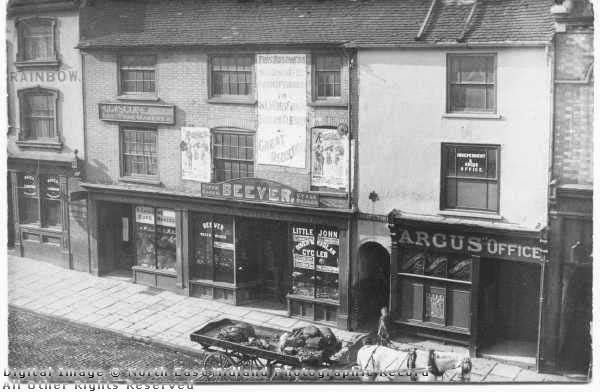 Dove & Rainbow PH, 18 Upper Parliament St, Nottingham, c1890s.