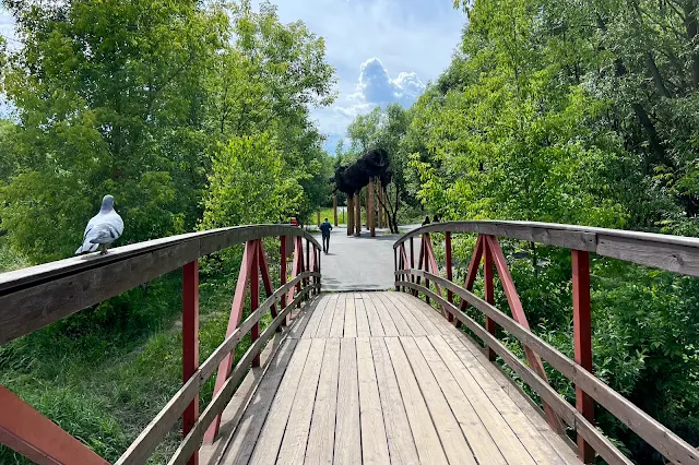парк Свиблово / парк Яуза, мост через реку Чермянку