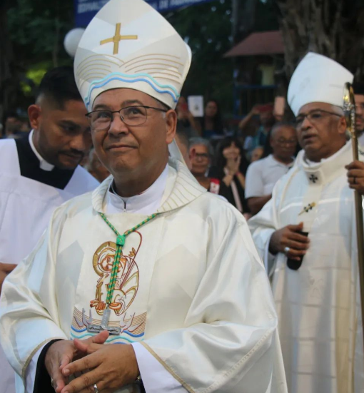 Dom Edivalter Andrade toma posse como 7º Bispo da Diocese de Parnaíba