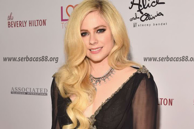 Avril Lavigne Siap Naik Panggung Setelah 5 Tahun Vakum