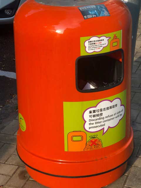 Rubbish bin sign in Hong Kong.