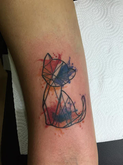 Tatuagens minimalistas inspiradas em gatos