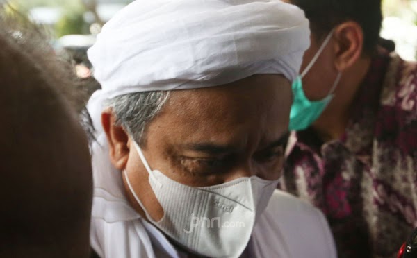 Penyidik Gabungan Bareskrim Dan Polda Jabar Periksa Habib Rizieq Di Rutan Polda