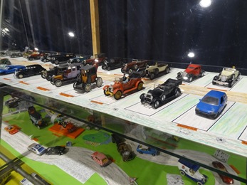 2019.03.10-090 vitrines de miniatures automobiles