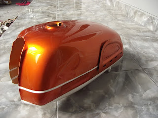 Warna Merah Cat Tangki  Motor  CB  100 Modif Sepeda Motor 