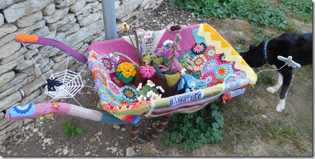 16 thrupp yarn bombing