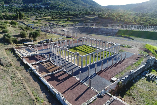 Το Στάδιο, το Γυμνάσιο και η Παλαίστρα ανήκουν στα πλέον εντυπωσιακά οικοδομήματα της πόλης. Το μεγαλειώδες αρχιτεκτονικό συγκρότημα μαρτυρά τη σημασία της αγωγής των νέων και της άθλησης για την κοινωνία των Μεσσηνίων.