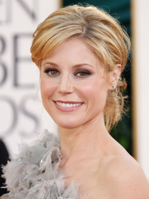 When I watched the Golden Globes I was struck by how pretty Julie Bowen 