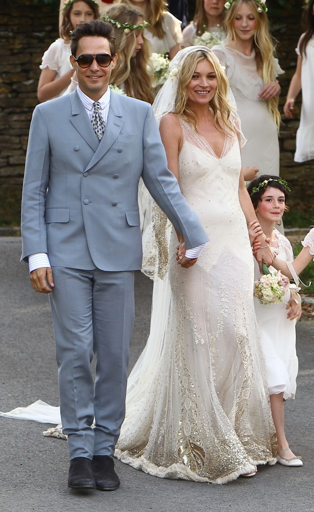 La robe de mariÃ©e de Kate Moss Ã©tait sublime & signÃ©e â€¦ John ...