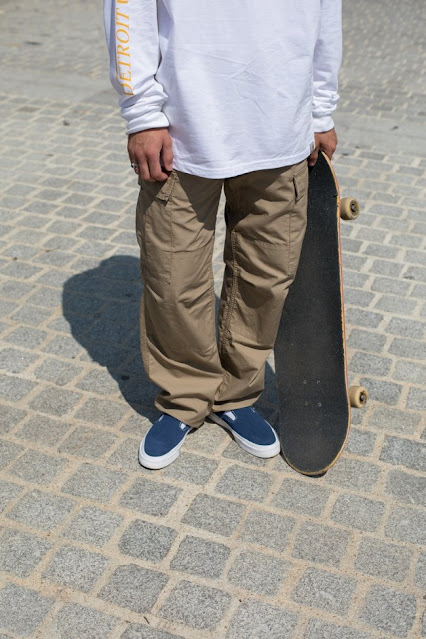 Carhartt WIP Regular Cargo Pant - Lifestyle Shot