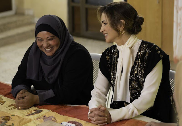 Queen Rania wore a vintage belt by Balmain x HM. The Queen is wearing spectrum yellow gold hoop earrings by Nikos Koulis