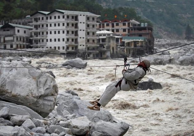 Rescue operations during Uttarakhand floods in 2013. (Image via: Reuters)