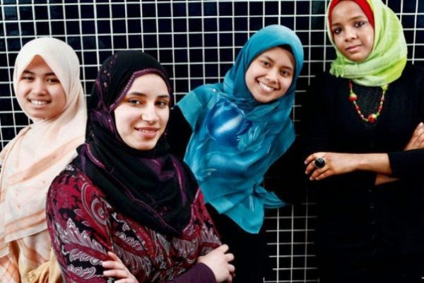 Tips dan cara Memilih Jilbab Sesuai Warna Kulit Anda