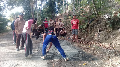 Kepala Sekolah dan Masyarakat Dambakan Pengocoran Jalan  Poros 