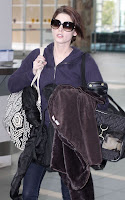 ashley-greene-confussed-at-Vancouver-International-Airport6.jpg