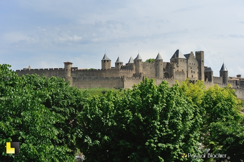 Carcassonne la ville haute vu du pont photo pascal blachier