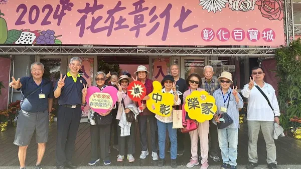 ▲中彰榮家在春季百花盛開的時節規劃「春季微旅行」活動。（記者林明佑翻攝）