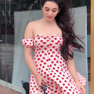 अदिति बुधाथोकी hd image | aditi budhathoki