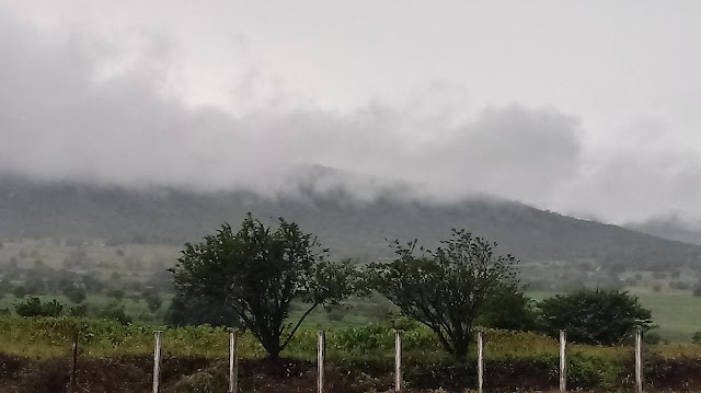 A SERRA DO BOQUEIRÃO EM DOIS MOMENTOS DIFERENTES - VALE APENA CONTEMPLA-LA