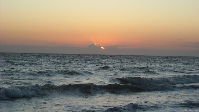 Zonsondergang op zee in Zeeland