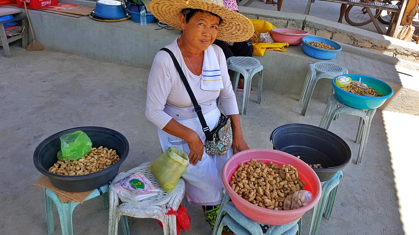 peanut vendor at the "bastap", a meal stop in Carmen, Cebu