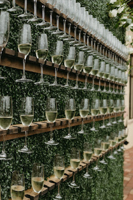 champagne hedge wall