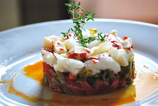 Timbal de pimientos y migas de bacalao con vinagretas de fresas 