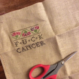 Broderie point de croix "Fuck Cancer" création Filambulle